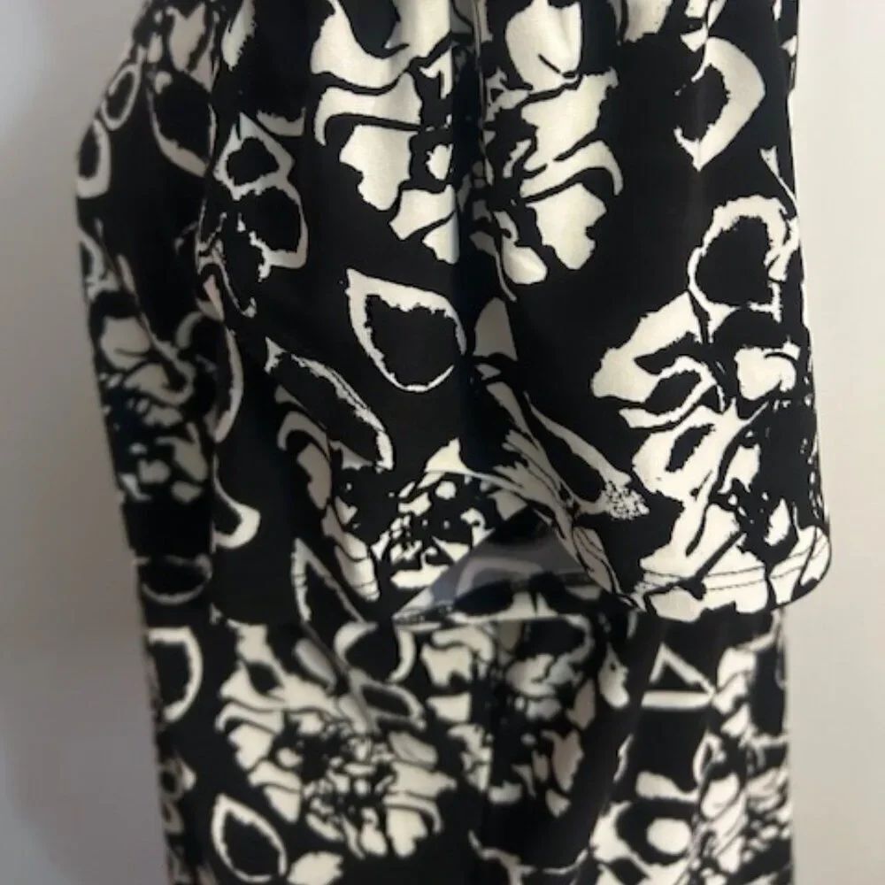 Anne Klein Black/White knit floral tulip sleeves blouse, size P/XL - Picture 3 of 9